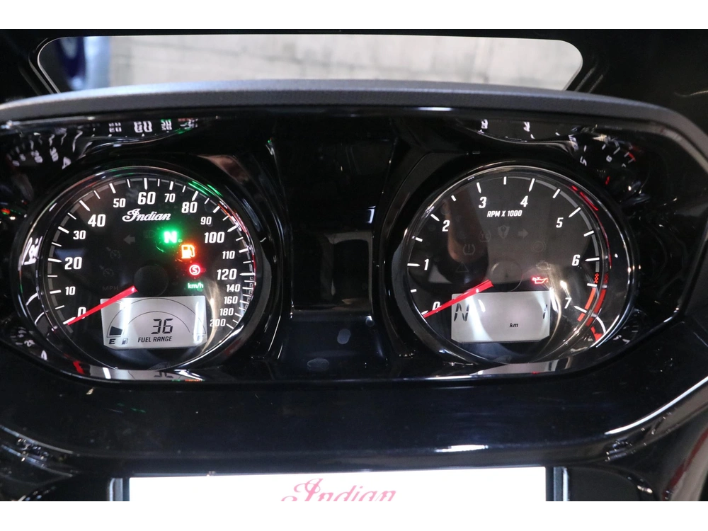 2026 Indian Motorcycle Challenger Limited alt