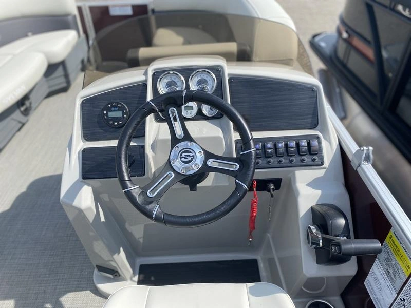 2024 Sylvan Mirage 820 Cruise alt