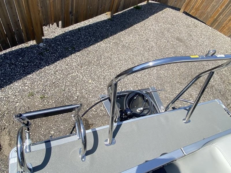 2025 Sylvan Mirage Cruise 818 Cruise alt