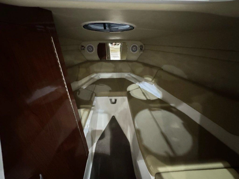 2011 Regal 2550 alt