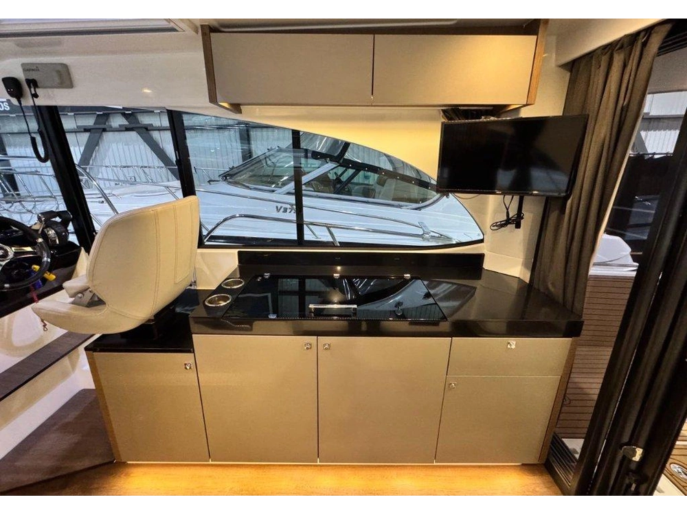 2022 Beneteau Antares 11 alt