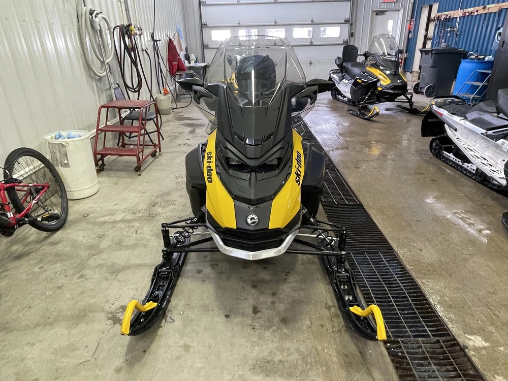 Ski-doo Grand Touring Sport 900 Ace 2026 alt