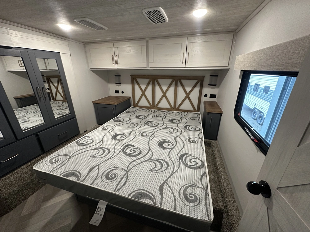 2024 Crusader Arrowhead 265mle alt