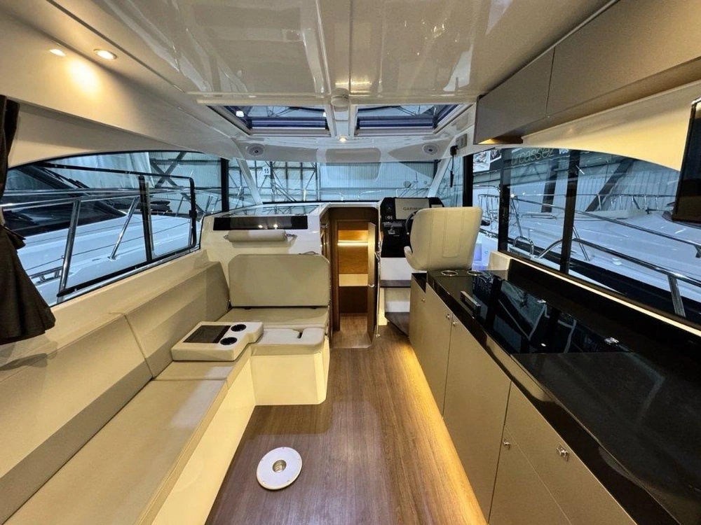 2022 Beneteau Antares 11 alt