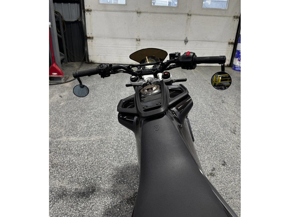 2021 Husqvarna Svartpilen 401 alt