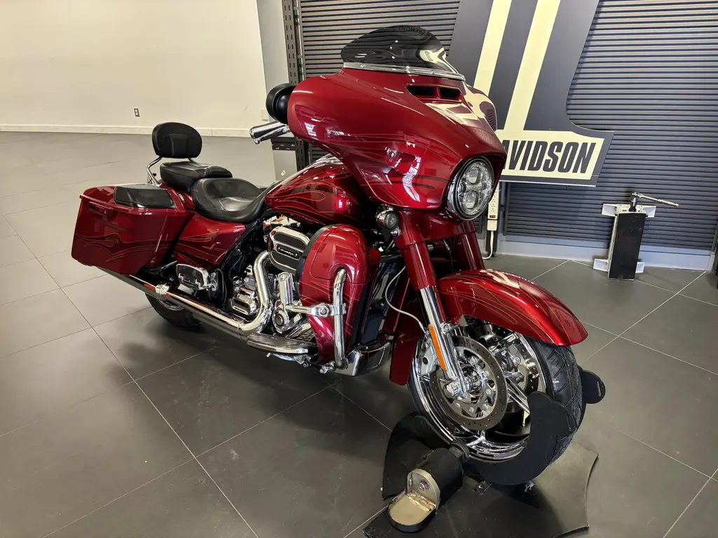 Harley-Davidson CVO Street Glide FLHXSEFLHXSE 2016