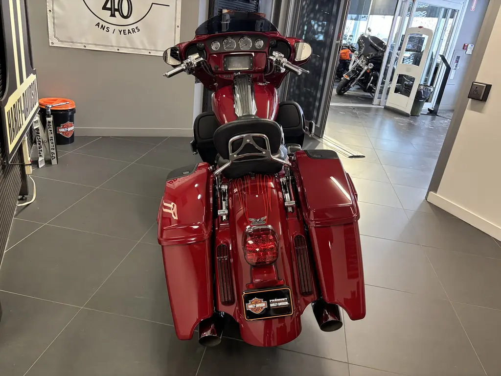 Harley-Davidson CVO Street Glide FLHXSEFLHXSE 2016