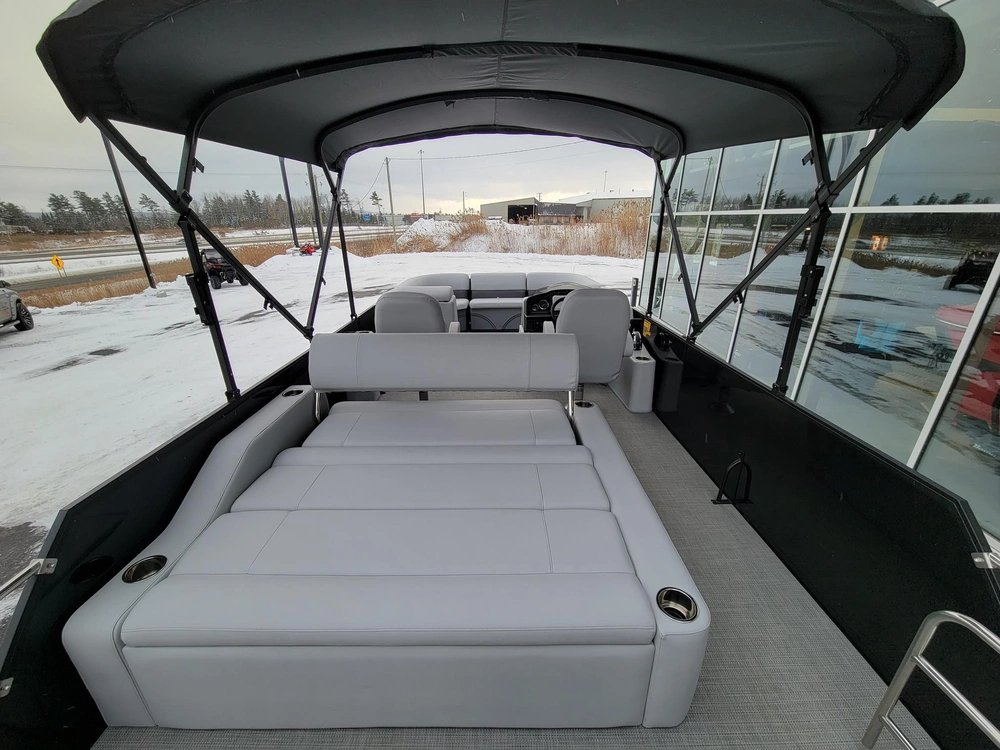 2023 Bentley Legacy 223 Swingback alt