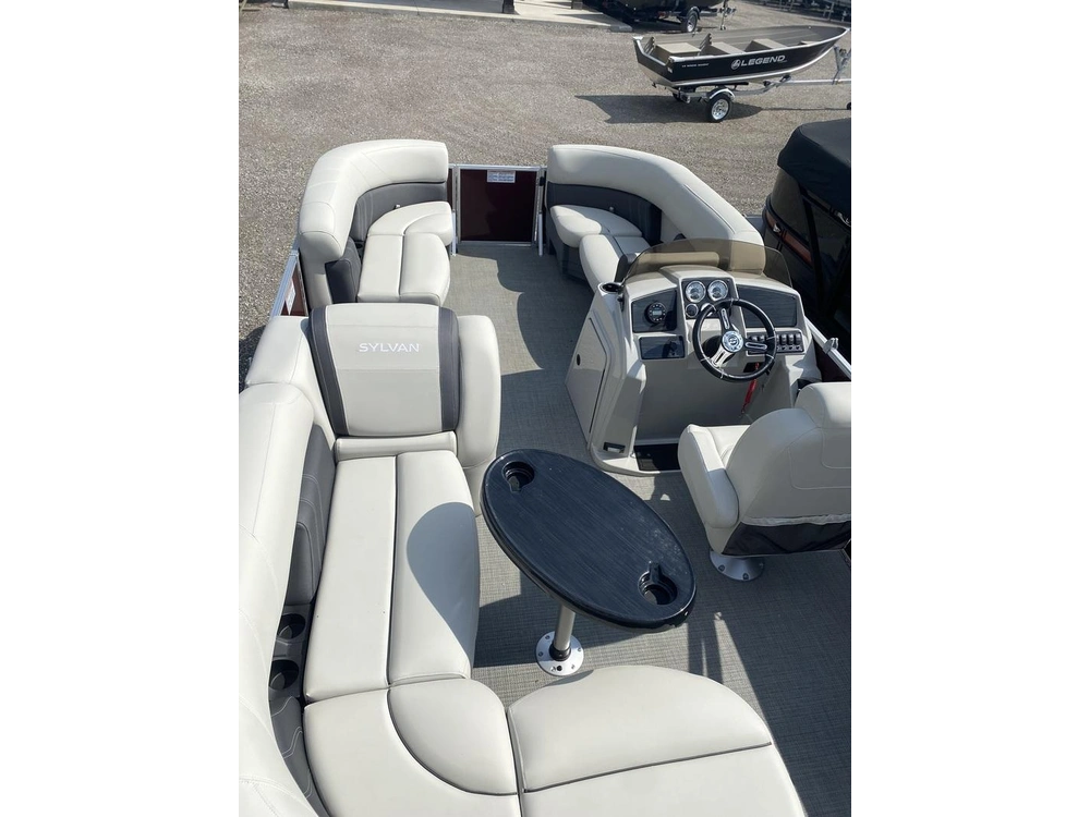 2024 Sylvan Mirage 820 Cruise alt