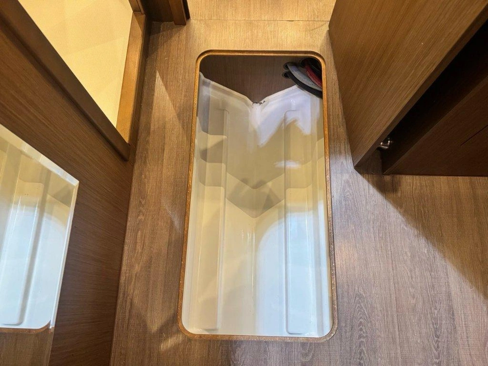 2022 Beneteau Antares 11 alt