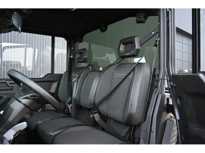 2026 Can-Am DEFENDER XT CAB HD11 thumbnail 5