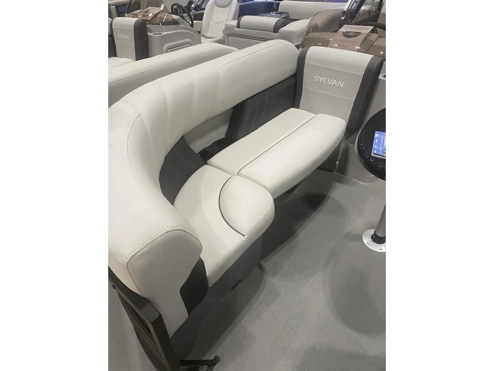 2026 Sylvan Mirage 820 Party Fish alt