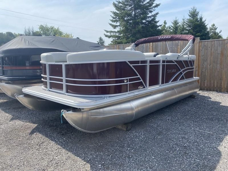 2024 Sylvan Mirage 820 Cruise alt