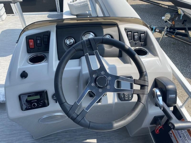 2023 Bennington Marine 20 Svsr alt