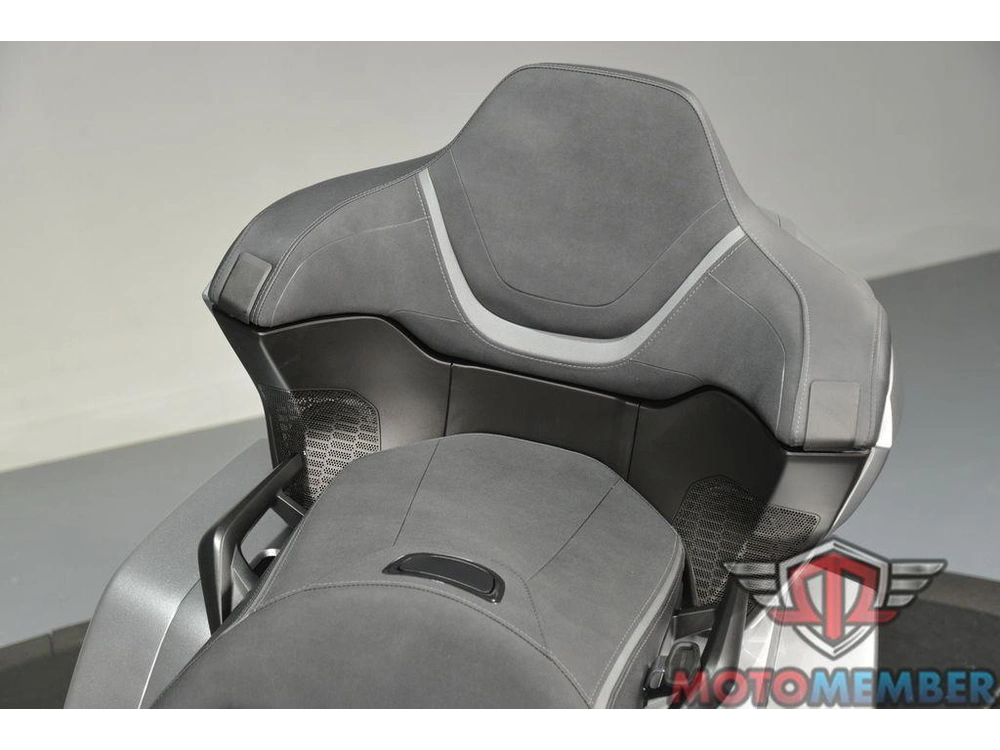 2025 Honda Gold Wing Tour alt