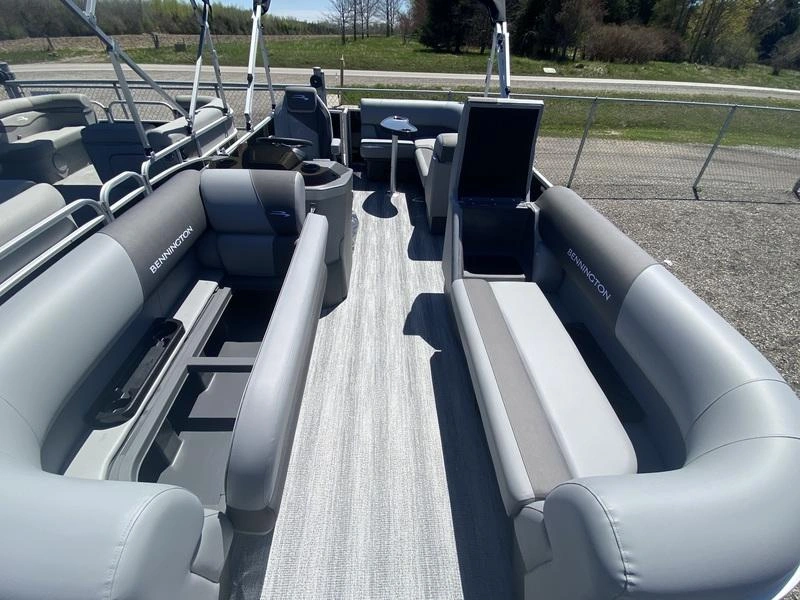 2025 Bennington Marine 18 Sl Bench alt