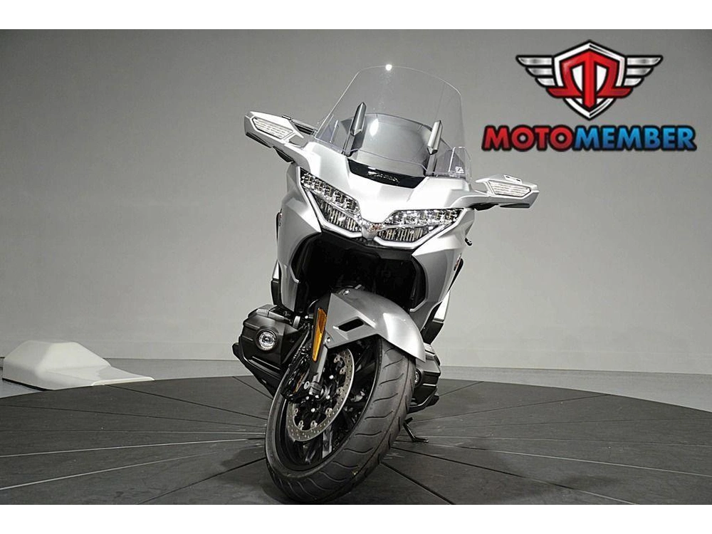 2025 Honda Gold Wing Tour alt