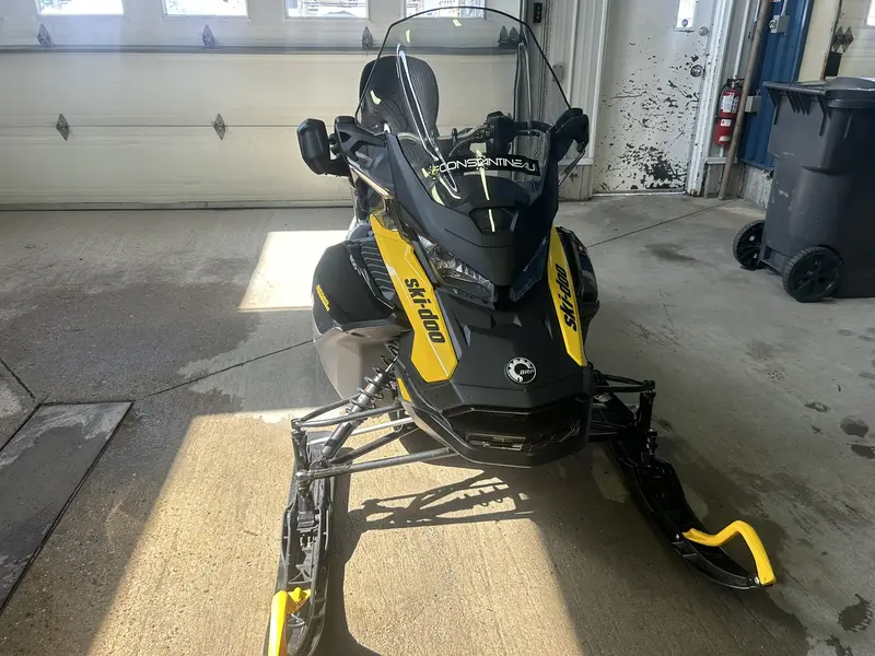 Ski-Doo Grand Touring Sport 600 ACE 2025