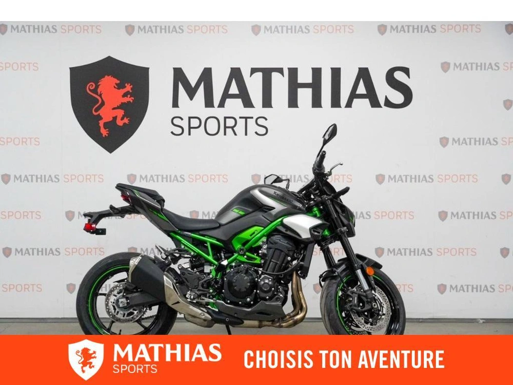 Kawasaki Z900 2025 alt