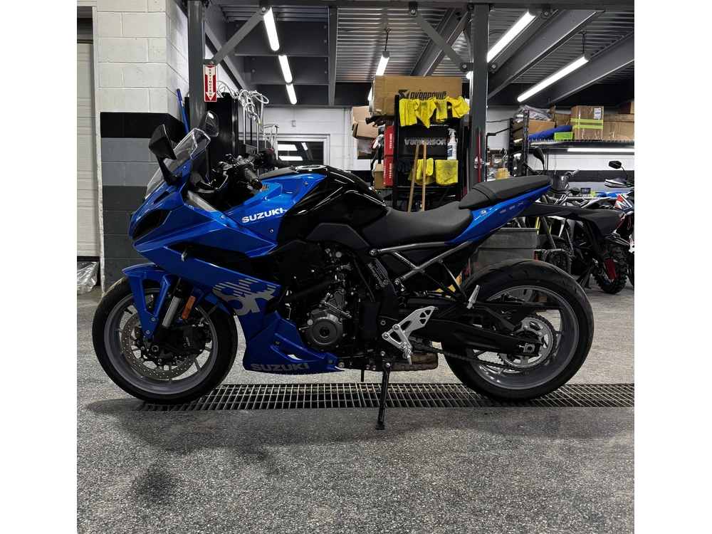 2024 Suzuki Gsx-8rm4 alt