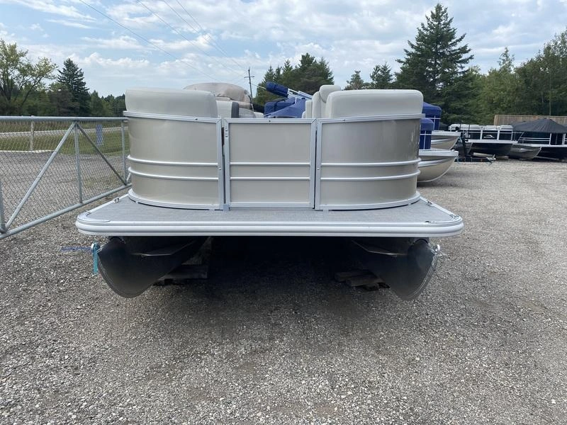 2024 Sylvan Mirage 820 Lz alt