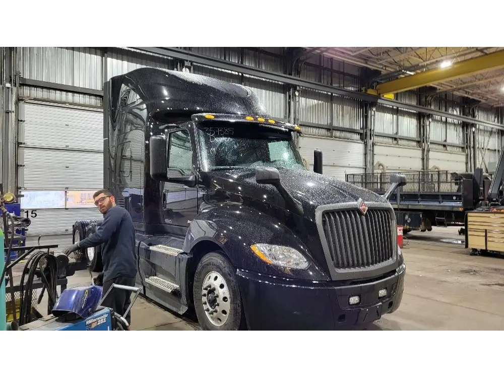 International 2024LT625