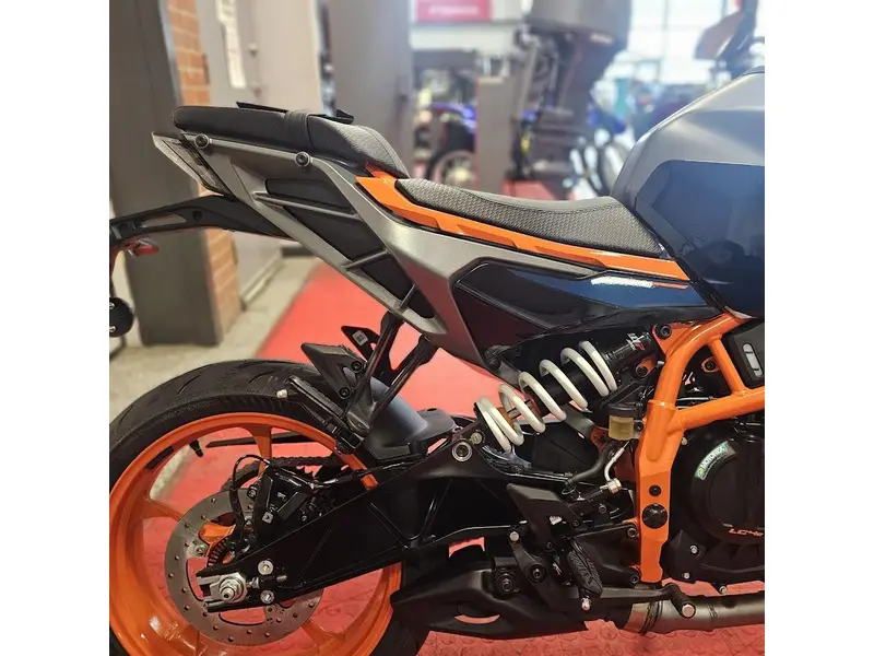 2025 KTM DUKE 390