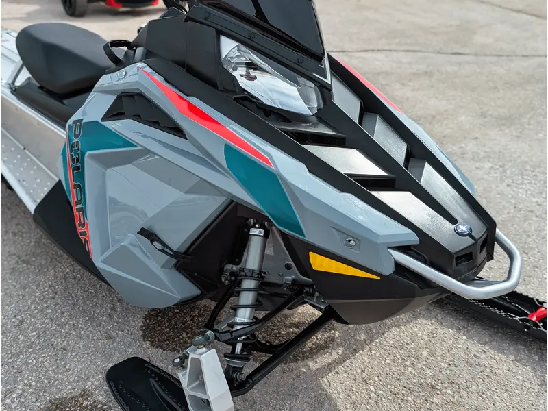 Polaris 550 RMK EVO 144 // Stealth Gray w/ GB Trail Muffler & Electric Visor Plug 2024