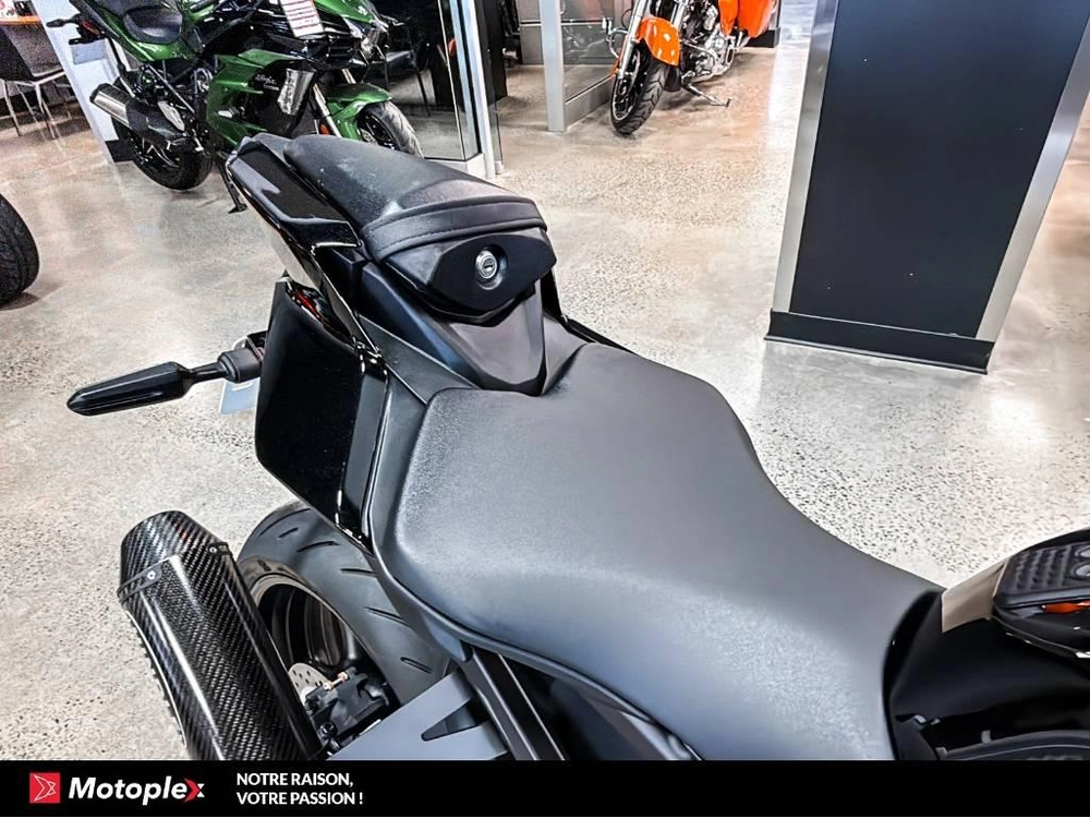 Yamaha R9 Full Options 2025 alt