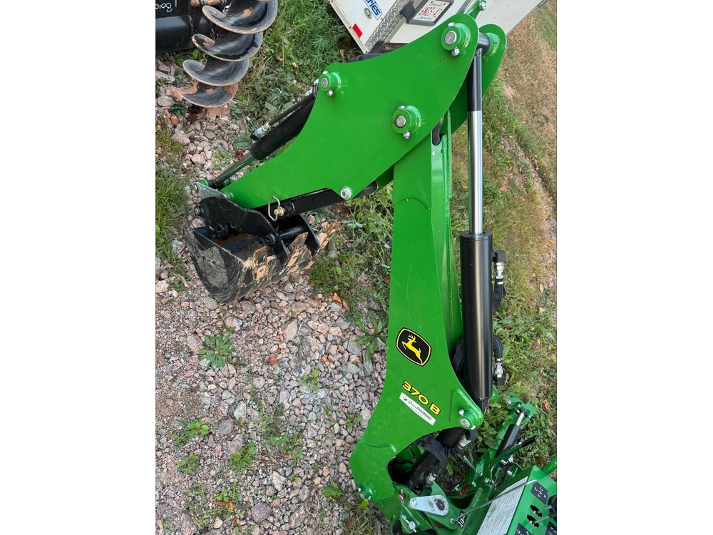 John Deere 370b 2023 alt