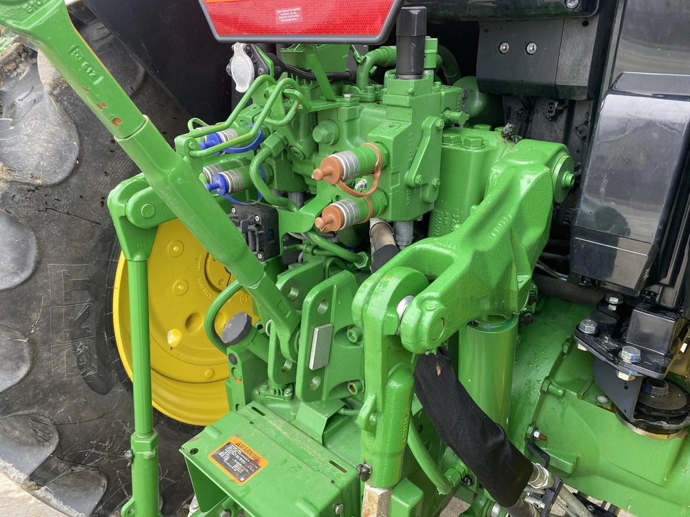 John Deere 6110m 2024 alt