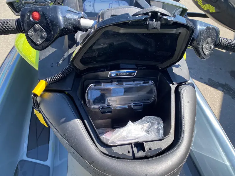 2024 Sea-Doo RXP-X 325 thumbnail 11