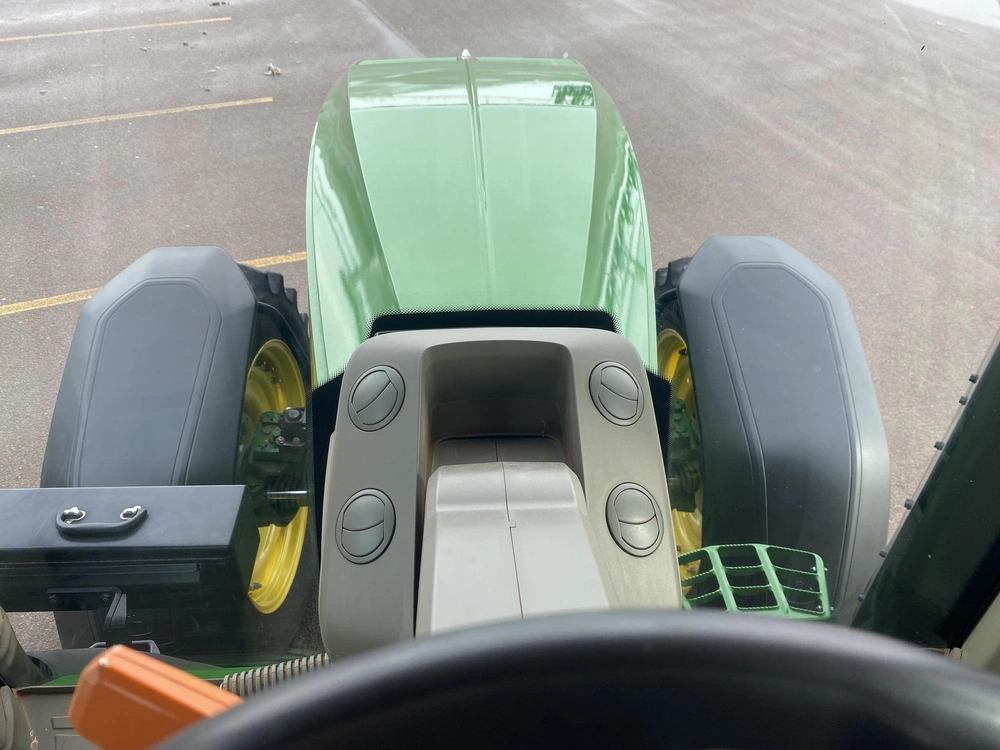 2023 John Deere 7r 210 alt