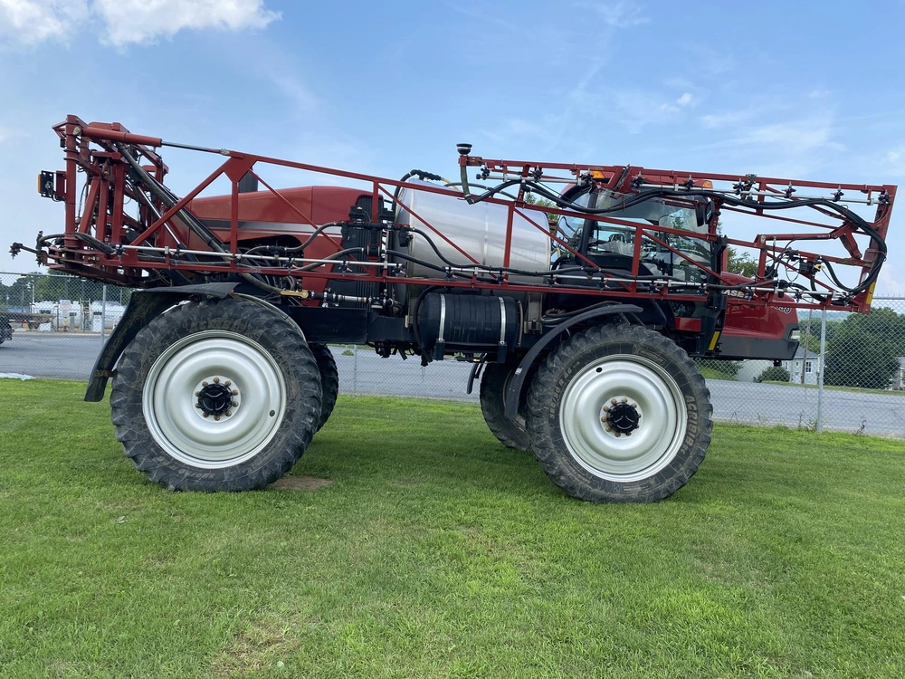 Case Ih Patriot 3330 2011 alt