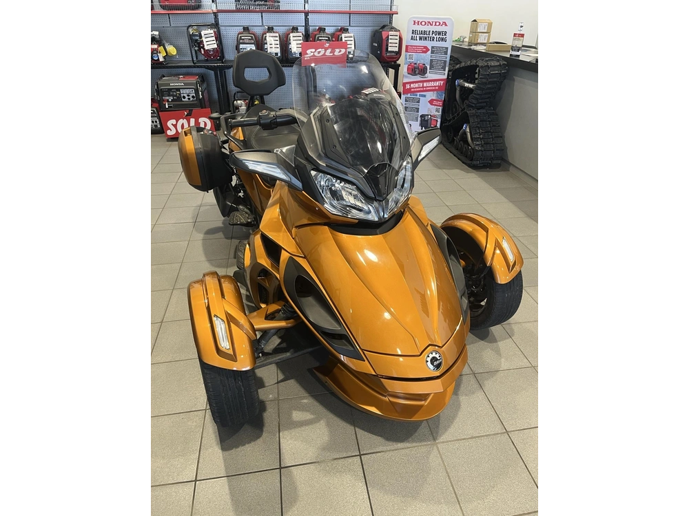 Can-am Spyder Sts 2014 alt