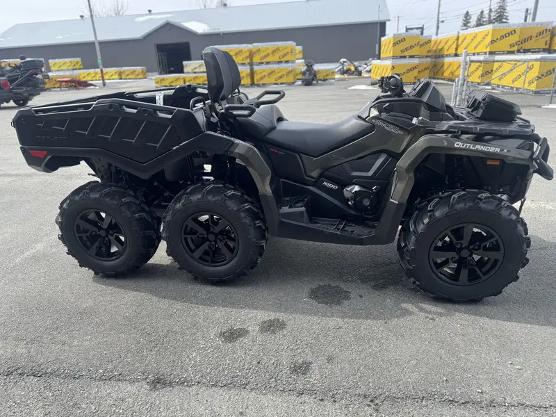 Can-Am OUTLANDER MAX XT 6X6 1000R 2025
