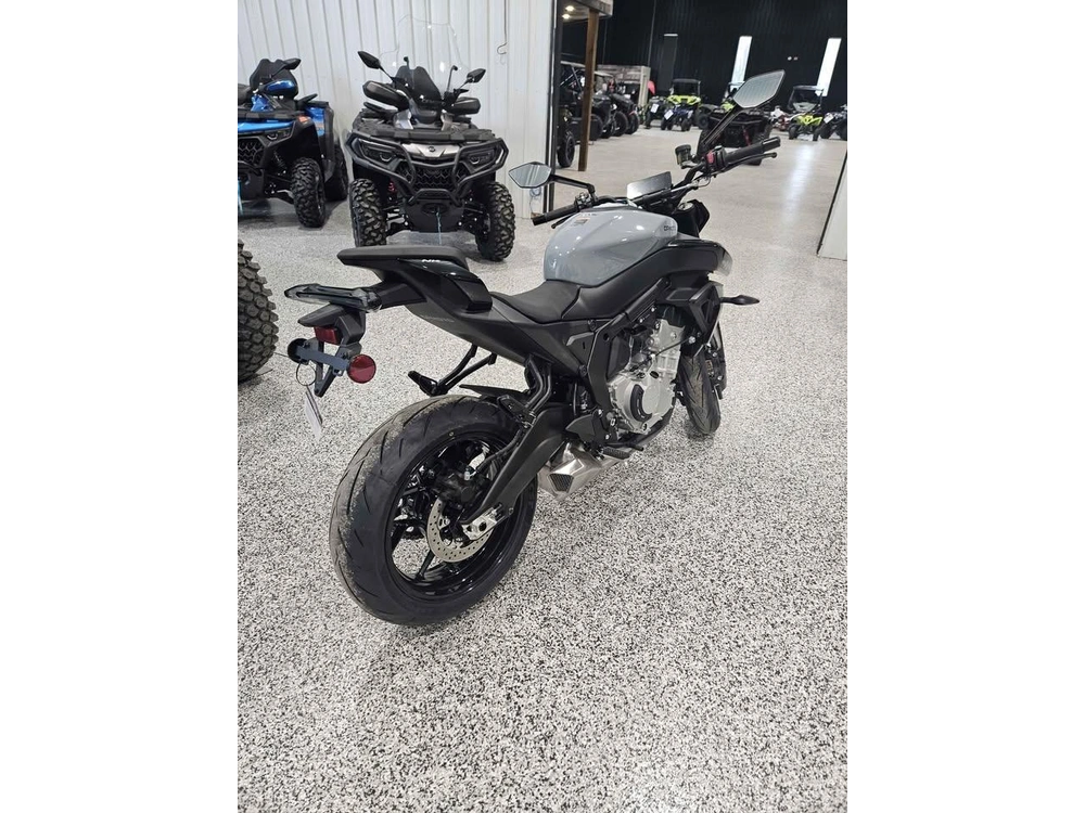 2026 Cfmoto 675nk alt