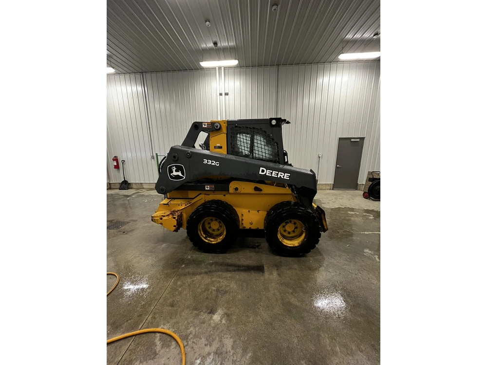 John Deere 332g 2023 alt
