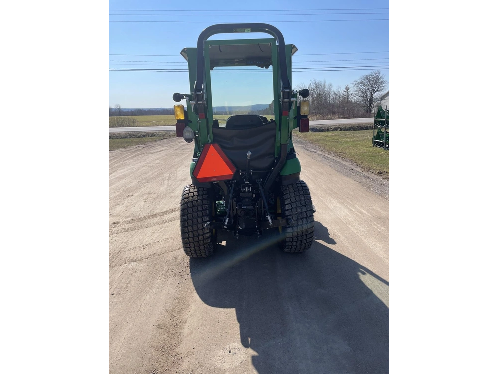 2022 John Deere 2025r alt
