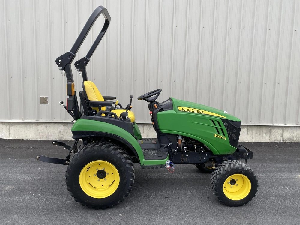 2021 John Deere 2025r alt