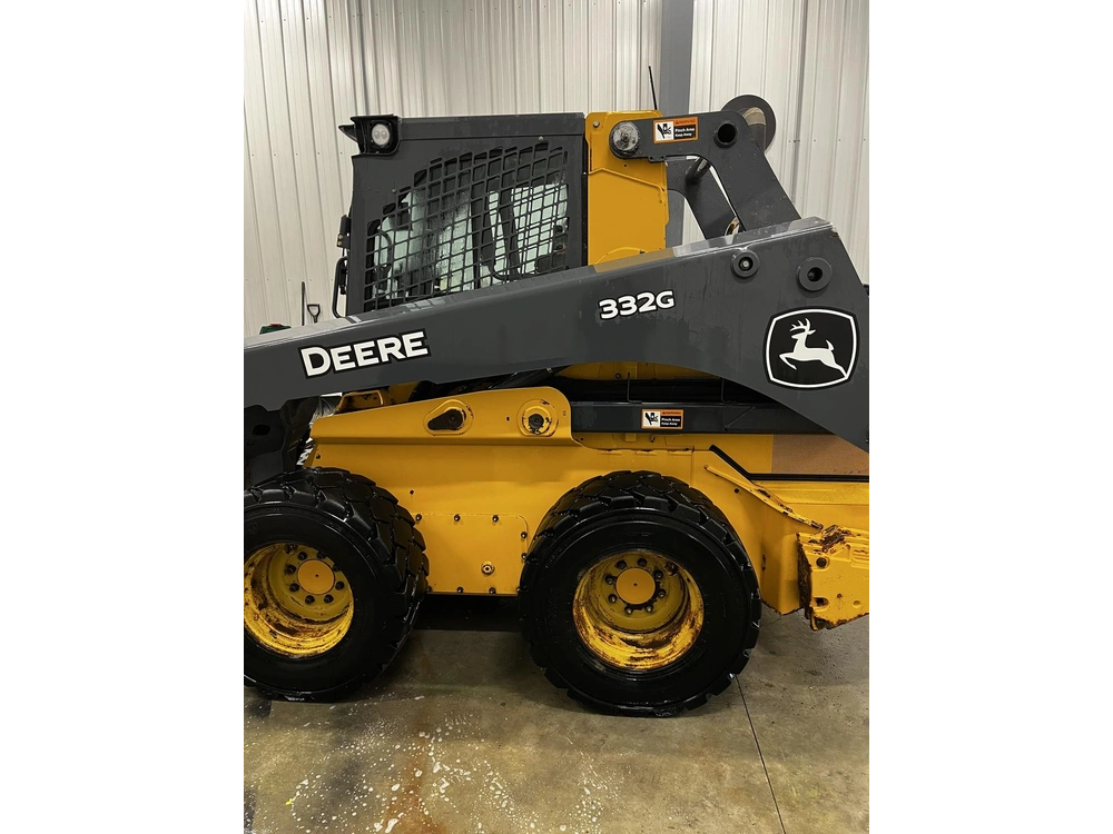John Deere 332g 2023 alt