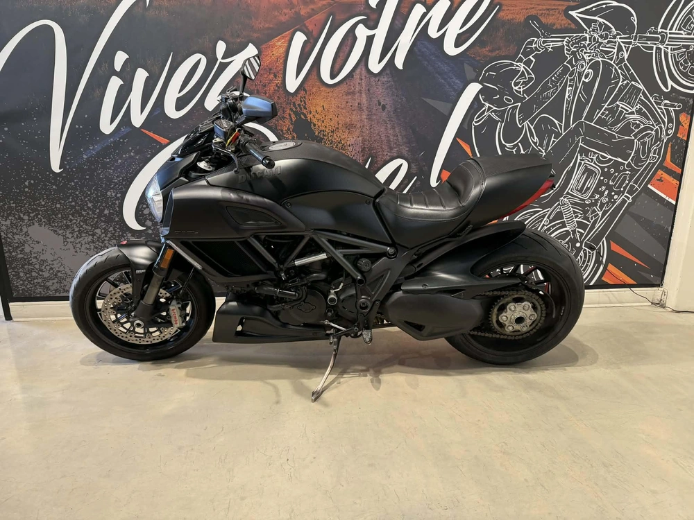 Ducati Diavel 2015 alt