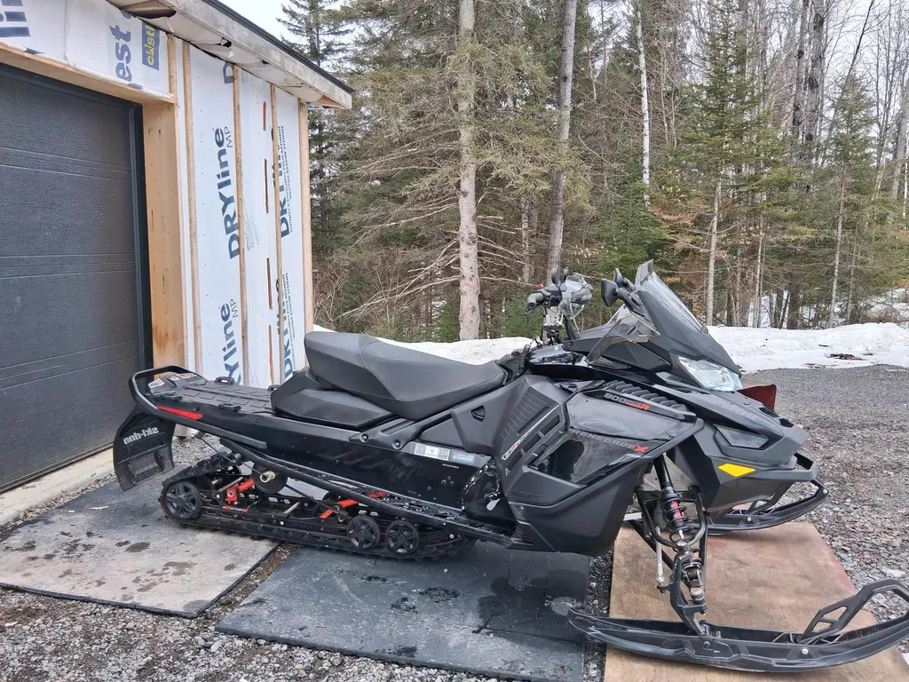 2022 Ski-Doo renegade x 900 turbo r 