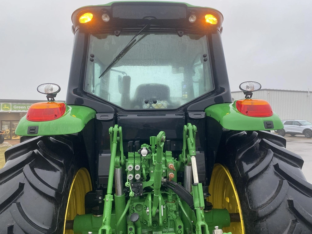 John Deere 6110m 2024 alt