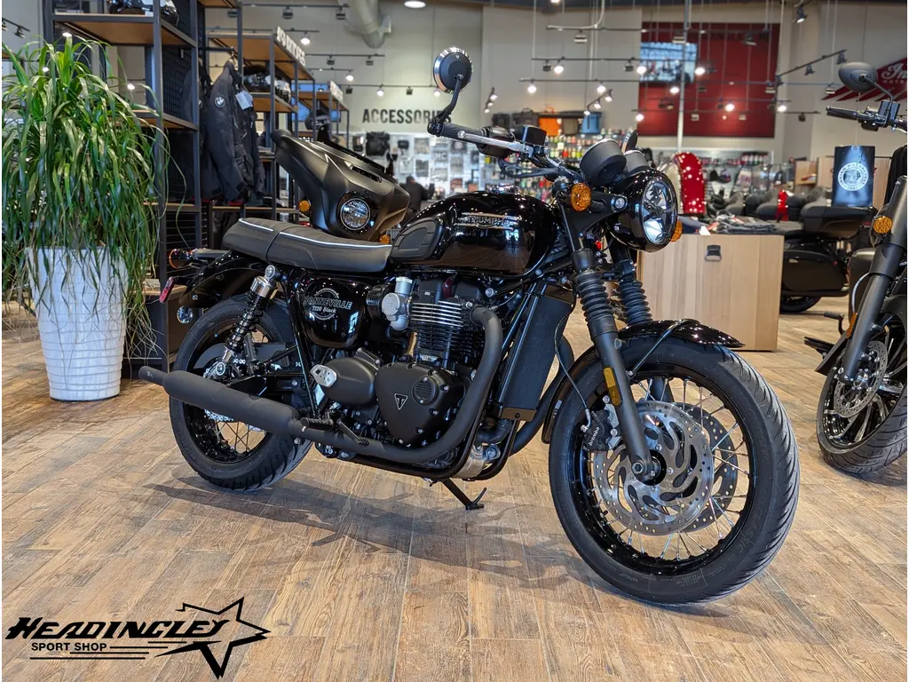 2026 Triumph Bonneville T120 Black // Jet Black w/ Black Comfort Seat & Bar-End Mirrors
