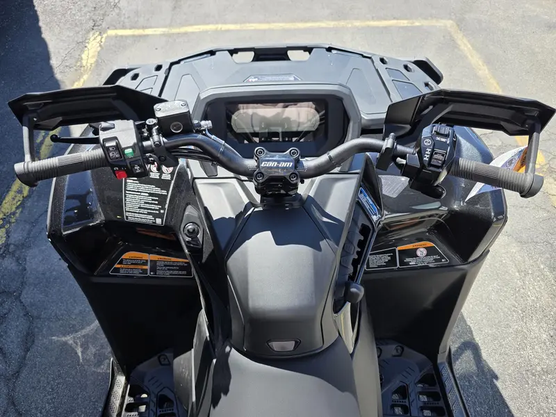 Can-Am OUTLANDER MAX 6X6 BACKCOUNTRY 1000R 2026