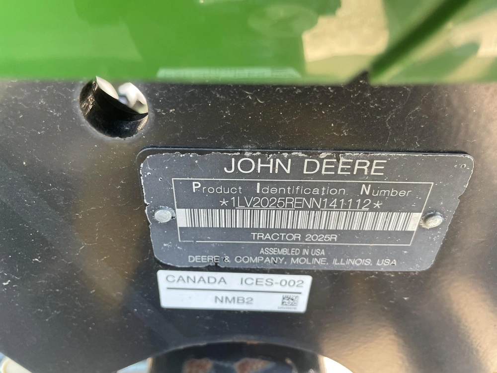 2022 John Deere 2025r alt