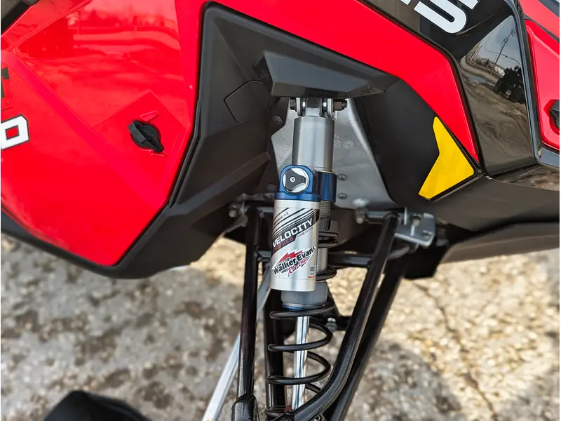 Polaris 850 Switchback Assault 146 // Indy Red/Gloss Black 2026