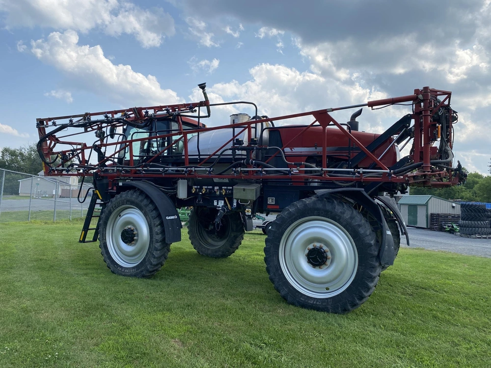 Case Ih Patriot 3330 2011 alt