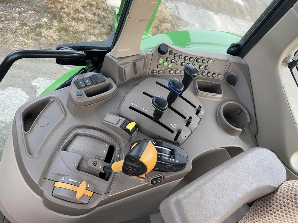 2022 John Deere 6120m alt
